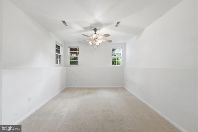 25402 UPPER CLUBHOUSE DR, Chantilly, VA 20152