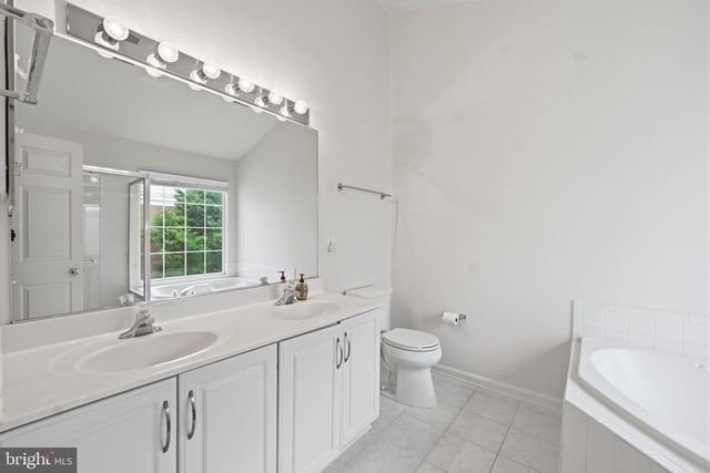 25402 UPPER CLUBHOUSE DR, Chantilly, VA 20152