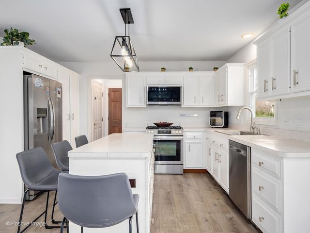 586 Daniels Street, Bolingbrook, IL 60440