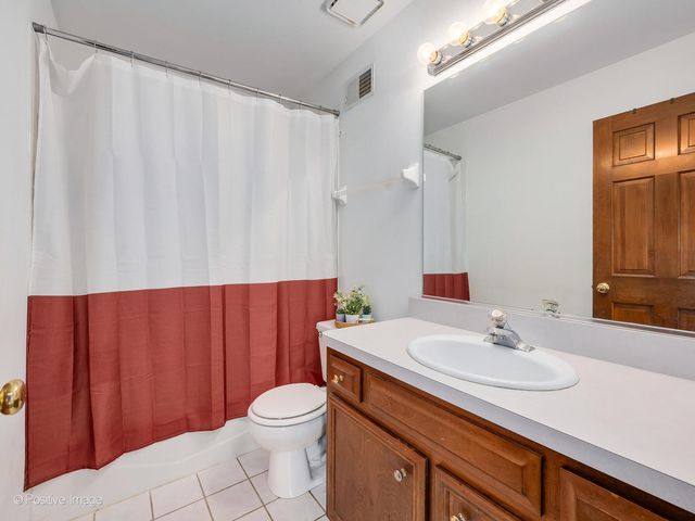 586 Daniels Street, Bolingbrook, IL 60440