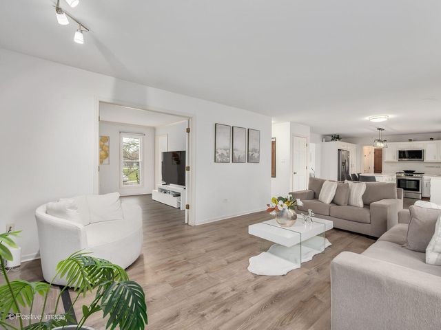 586 Daniels Street, Bolingbrook, IL 60440