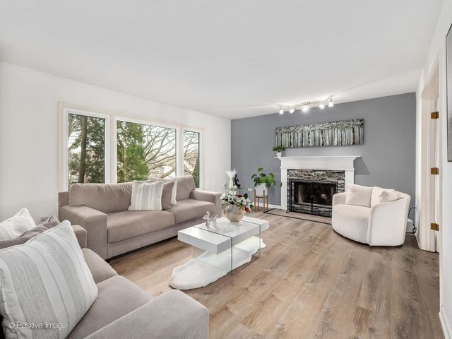 586 Daniels Street, Bolingbrook, IL 60440