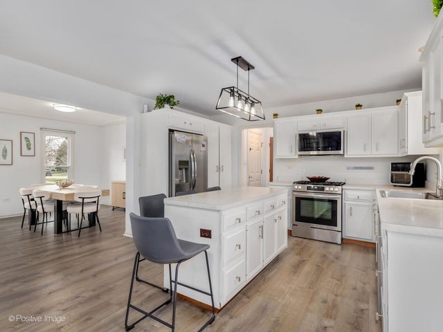 586 Daniels Street, Bolingbrook, IL 60440