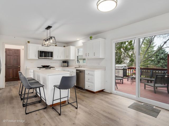 586 Daniels Street, Bolingbrook, IL 60440