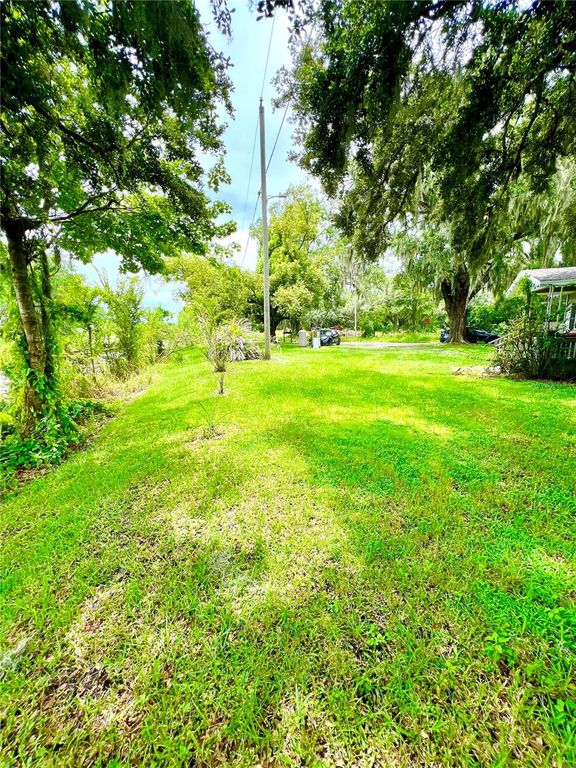 Image 3 of property listing at 1008 GRAY STREET, Plant City, FL 33563