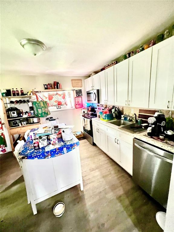 Image 8 of property listing at 1008 GRAY STREET, Plant City, FL 33563