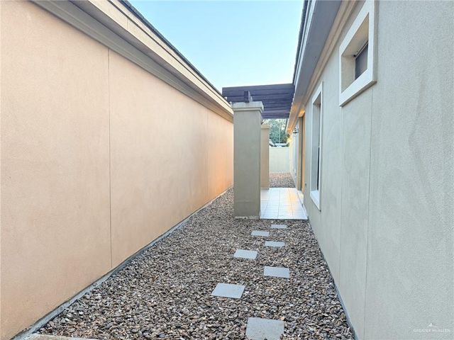 516 E Uphall Avenue, Mcallen, TX 78503