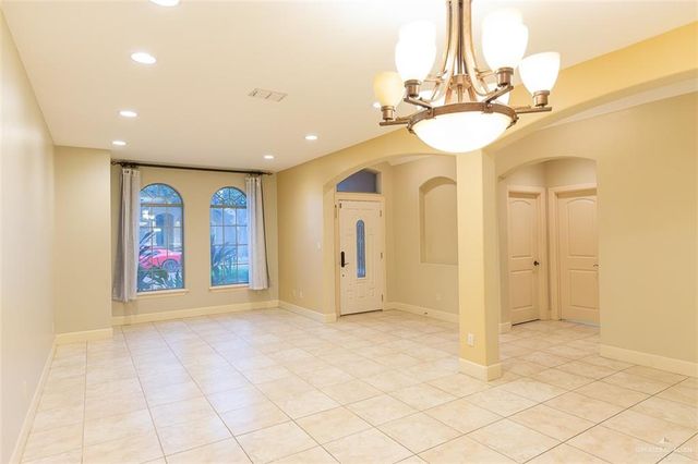 516 E Uphall Avenue, Mcallen, TX 78503