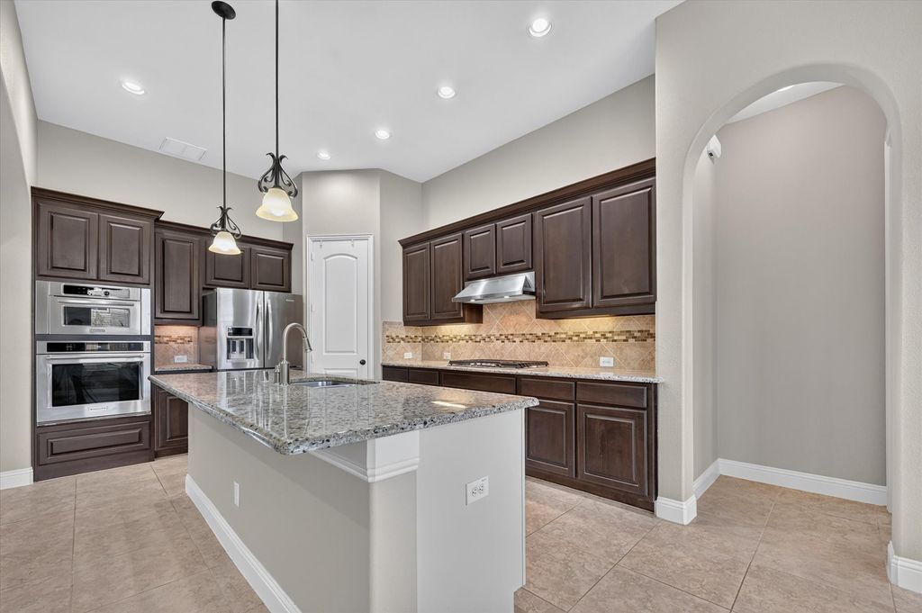 440 Garrison Circle, Lantana, TX 76226 — photo 4