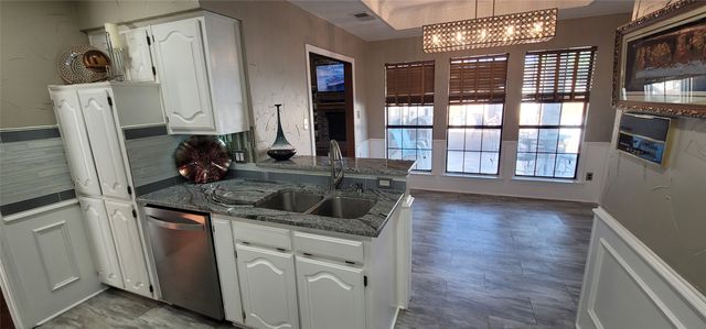 2016 Vista Crest Drive, Carrollton, TX 75007