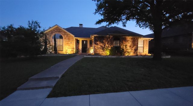 2016 Vista Crest Drive, Carrollton, TX 75007