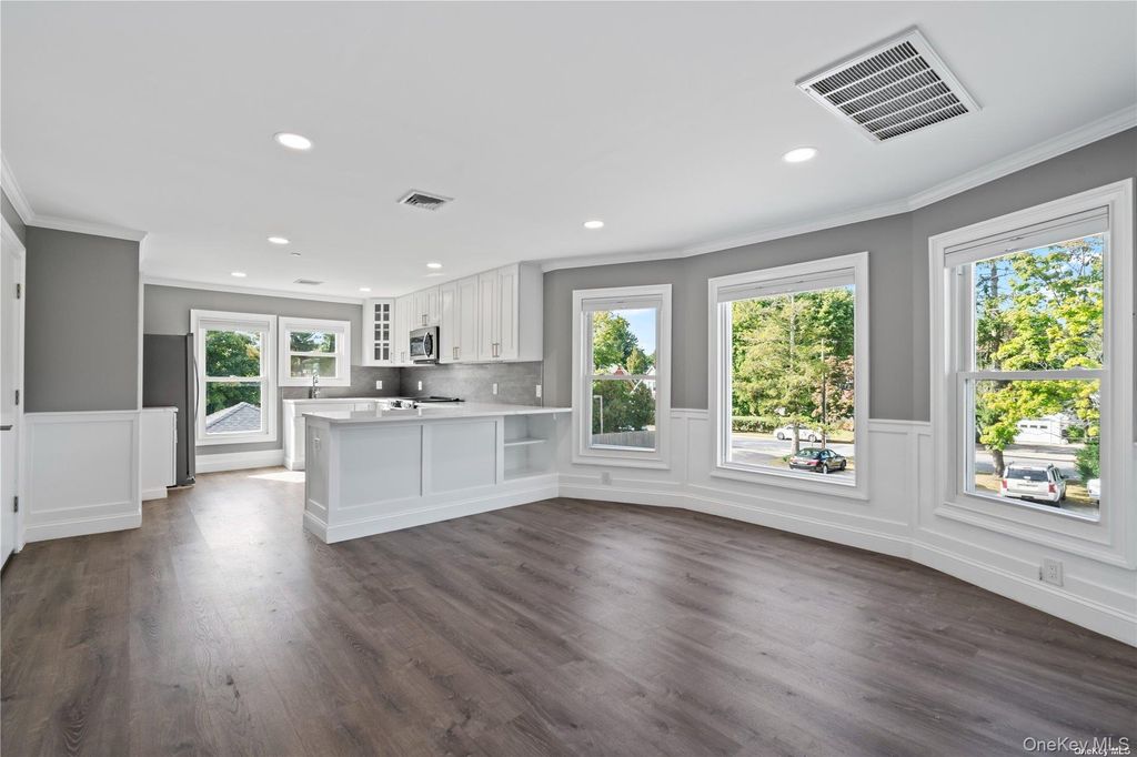 7 Pulaski Road 3, East Northport, NY 11731