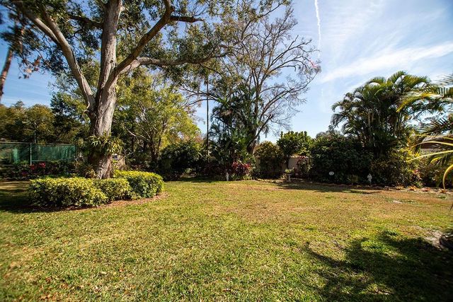 11696 PARKVIEW LANE, Seminole, FL 33772