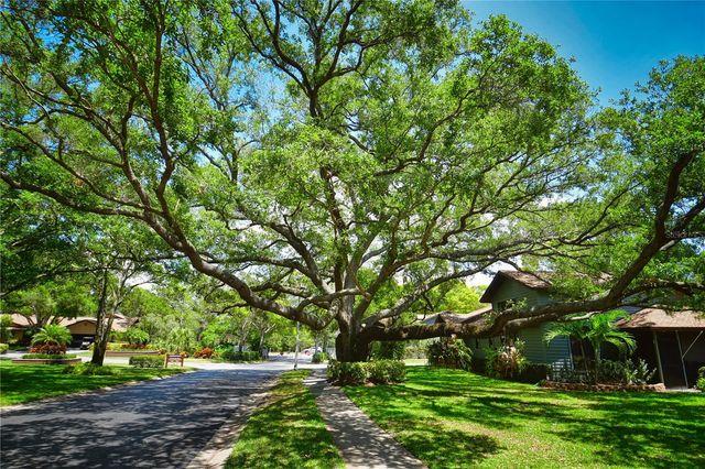 11696 PARKVIEW LANE, Seminole, FL 33772