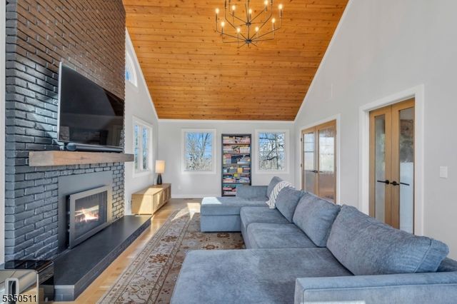 143 Huron Dr, Chatham Twp., NJ 07928