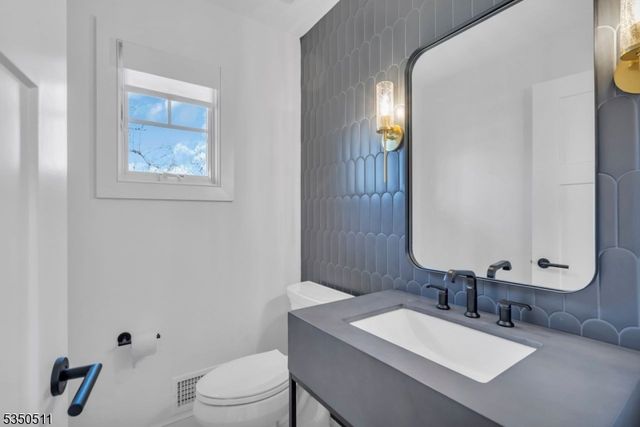 143 Huron Dr, Chatham Twp., NJ 07928