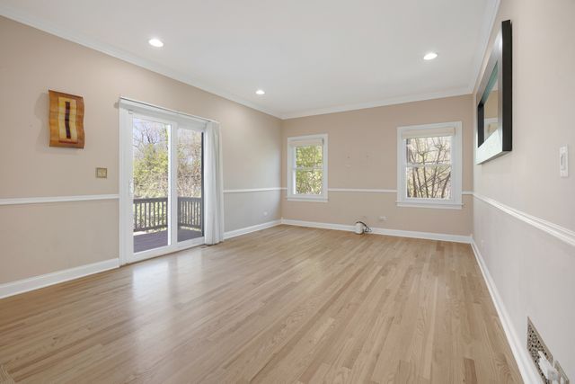 335 W Carriage Lane, Bensenville, IL 60106