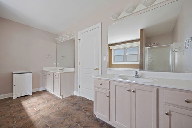 335 W Carriage Lane, Bensenville, IL 60106