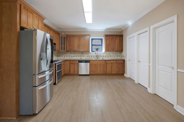 335 W Carriage Lane, Bensenville, IL 60106