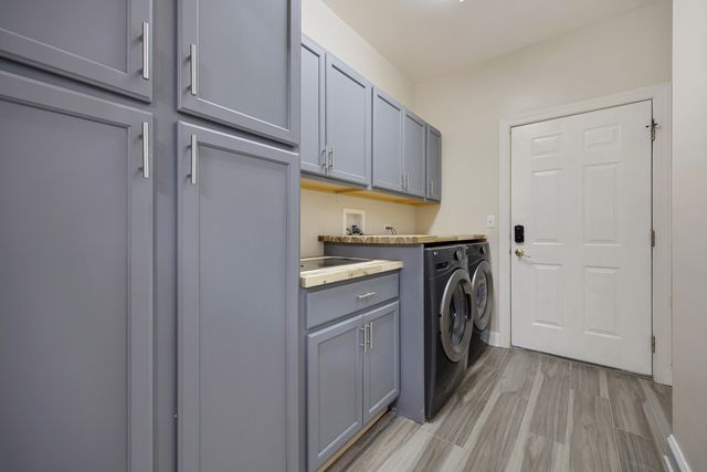 335 W Carriage Lane, Bensenville, IL 60106