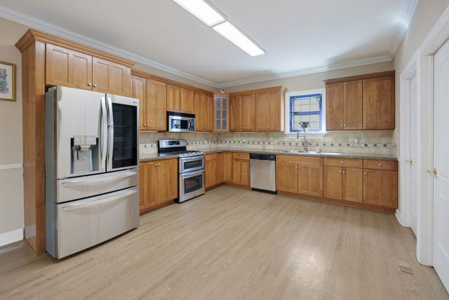 335 W Carriage Lane, Bensenville, IL 60106