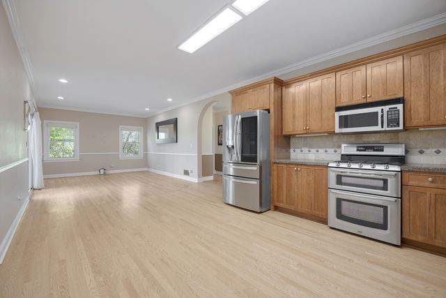 335 W Carriage Lane, Bensenville, IL 60106