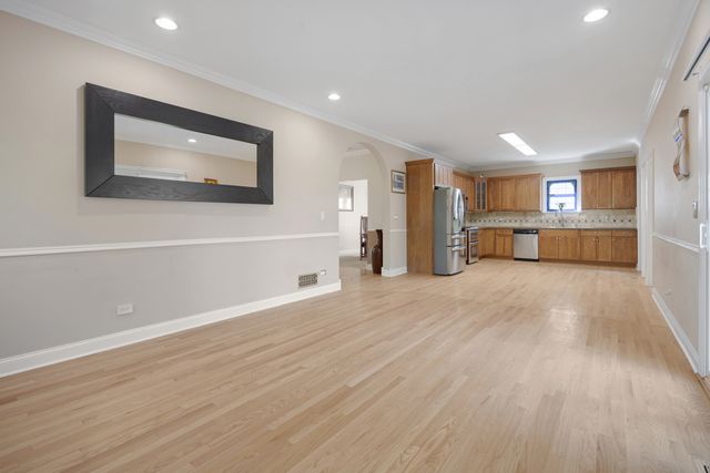 335 W Carriage Lane, Bensenville, IL 60106