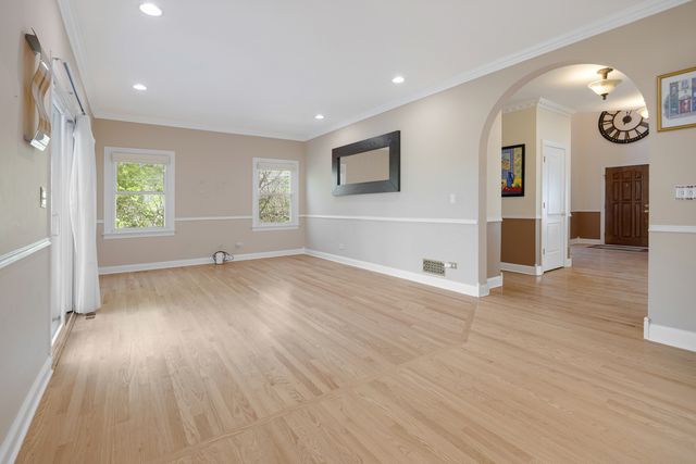 335 W Carriage Lane, Bensenville, IL 60106