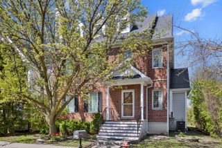 335 W Carriage Lane, Bensenville, IL 60106