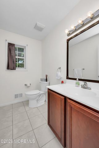 4 Wood Avenue, Middletown, NJ 07758