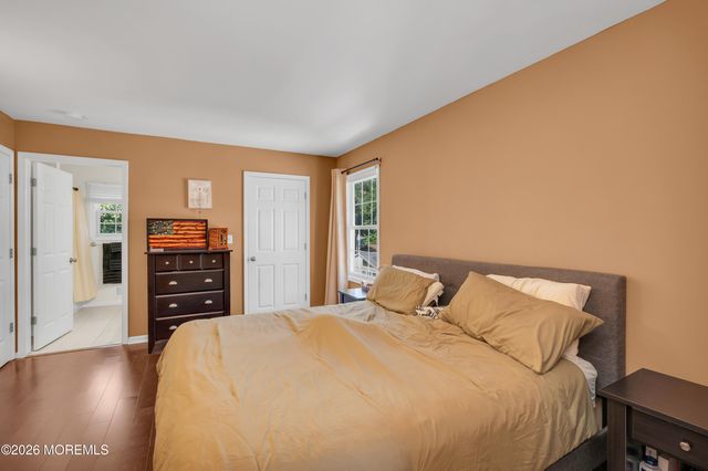 4 Wood Avenue, Middletown, NJ 07758