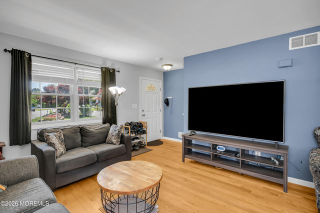 4 Wood Avenue, Middletown, NJ 07758