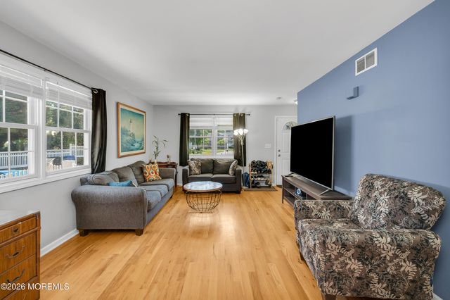 4 Wood Avenue, Middletown, NJ 07758