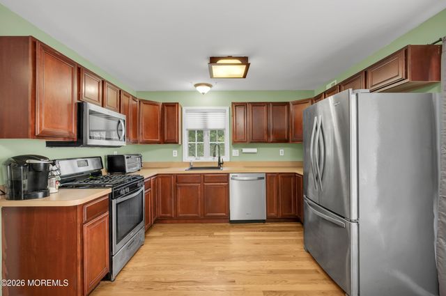 4 Wood Avenue, Middletown, NJ 07758