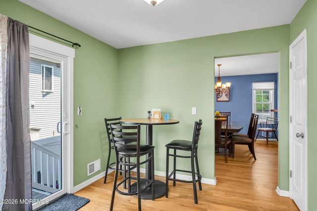 4 Wood Avenue, Middletown, NJ 07758