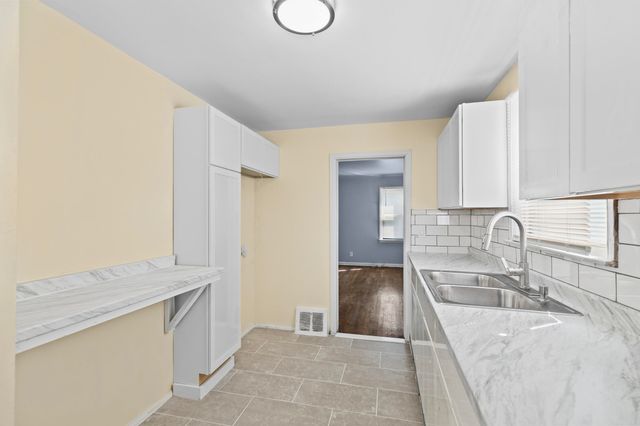 19990 Pinehurst Street, Detroit, MI 48221