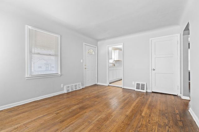 19990 Pinehurst Street, Detroit, MI 48221