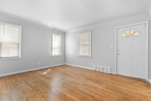 19990 Pinehurst Street, Detroit, MI 48221