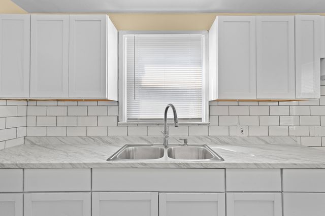 19990 Pinehurst Street, Detroit, MI 48221