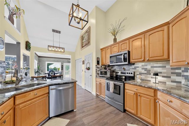 224 Bennington Drive, Troy, MO 63379