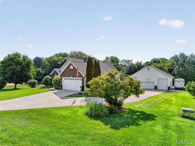 224 Bennington Drive, Troy, MO 63379