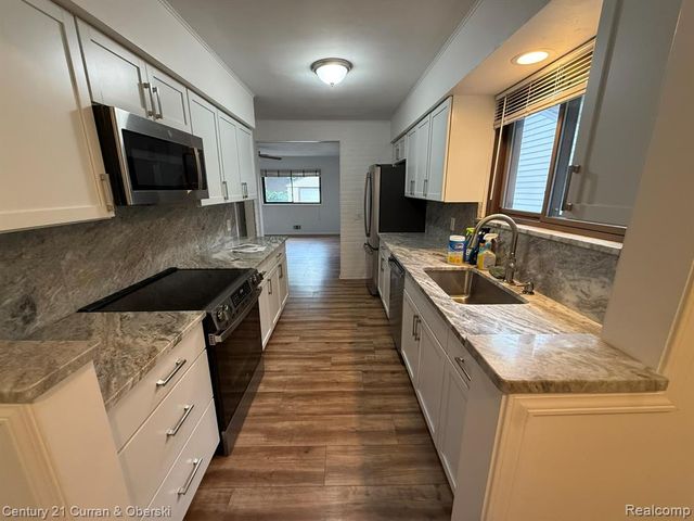 2210 Nightingale Street, Dearborn, MI 48128