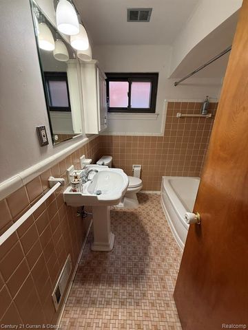 2210 Nightingale Street, Dearborn, MI 48128