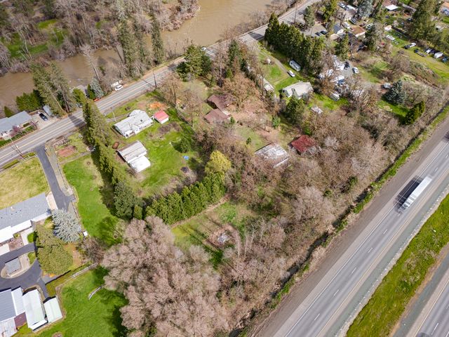 725 Rogue River Highway, Gold Hill, OR 97525
