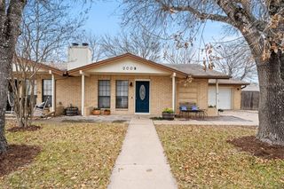 200 Mockingbird LN B, Lockhart, TX 78644