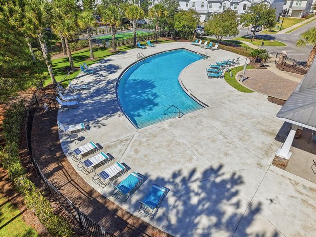 348 N Sand Palm Road, Freeport, FL 32439