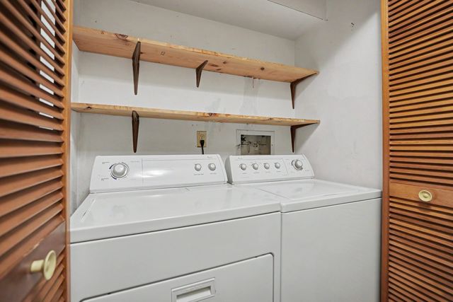 227 S 14th Street, Le Claire, IA 52753