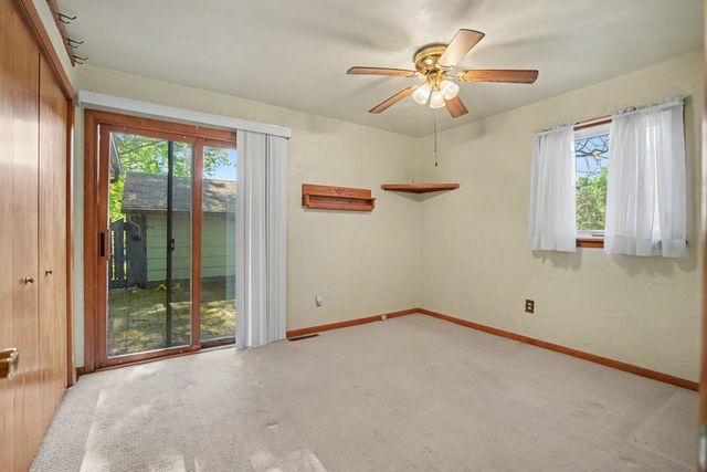 227 S 14th Street, Le Claire, IA 52753