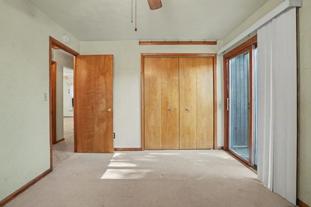 227 S 14th Street, Le Claire, IA 52753