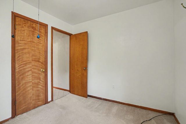 227 S 14th Street, Le Claire, IA 52753